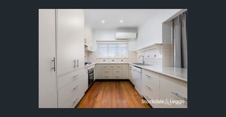 Charming Home - Photo 5