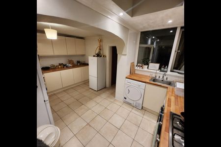 Room in a Shared House, Melford Road, E11 - Photo 5