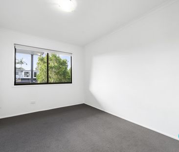 18 Waters Street, Waterford West QLD 4133 - House For Rent | Domain - Photo 5