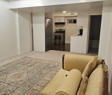 For Lease - 82 Vantage Loop, Newmarket, Ontario - Photo 3