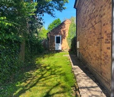 3 bedroom end of terrace house to rent - Photo 2