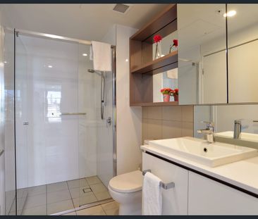 1 Bedroom *** Unfurnished *** - $680/wk with Car Park - Photo 1