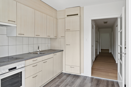 ZENTRALE WOHNUNG ZU VERMIETEN - ERSTE MONATSMIETE MIETZINSFREI - Foto 2