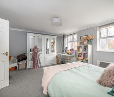 5 Bed Terraced House, Macmillan Way, SW17 - Photo 5