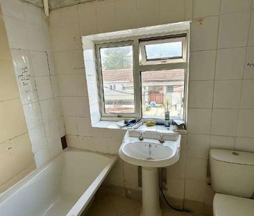 Hampshire Avenue, Slough, SL1 - Photo 5