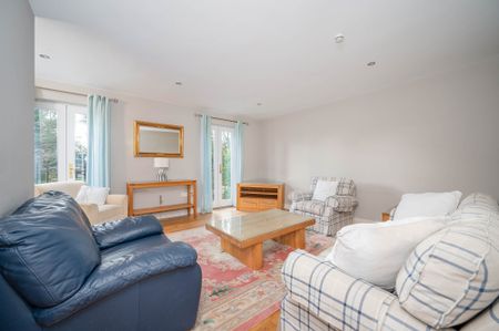 Apartment 3 Lily Court, 14a Deramore Park South, Belfast, BT9 5JY - Photo 2