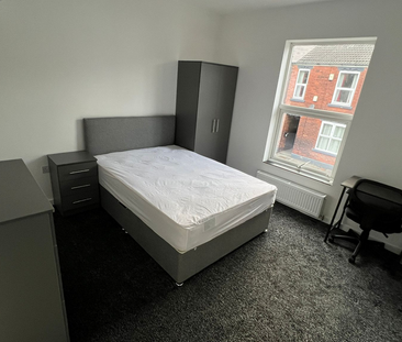 1 bedroom in a house share to rent - Photo 2