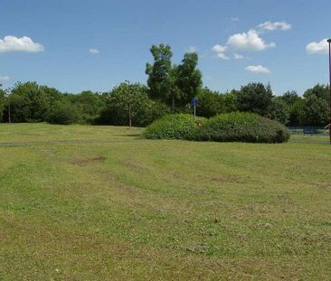 Standen Way, St Andrews Ridge, SN25 - Photo 3