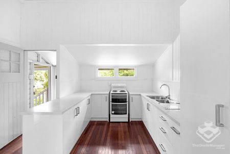 Older Style Queenslander - Photo 4