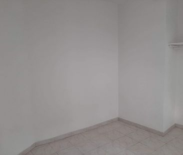 Location - Appartement T1 bis de 26 m² au RDC d'un immeuble de ville avec un cellier privatif - Photo 2