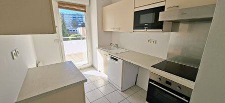 Location Appartement 3 pièces 76m² MARSEILLE 8ème - Photo 4