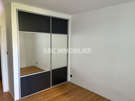 Location Appartement 3 pièces 68m² - Photo 2