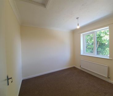 2 bedroom end of terrace house to rent - Photo 3