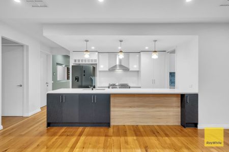 A Luxurious Family Haven You'll Love Coming Home To! - Photo 4