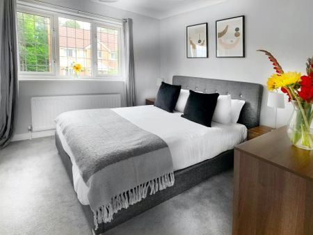 2 Bed, House - Photo 3