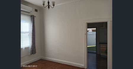 Stylish Renovated Villa in Prime Inner-City Location - Photo 3