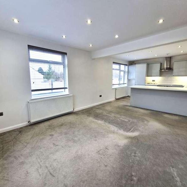 Dunstable Road, Luton, LU4 - Photo 1