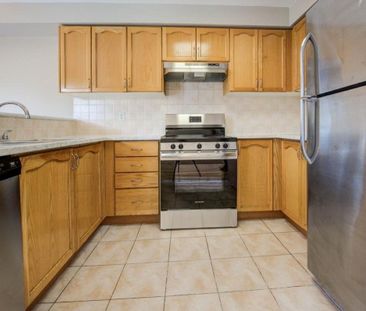 For Lease - 2431 Newcastle Crescent, Oakville, Ontario - Photo 6