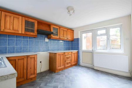 3 bedroom terraced house to rent - Photo 5