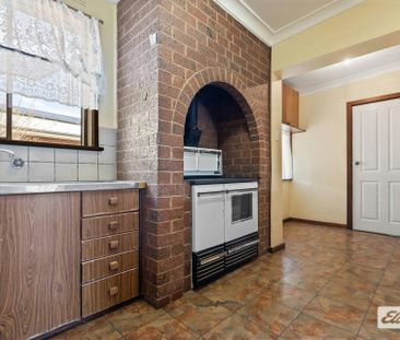 "As rare as hens' teeth" - Photo 4