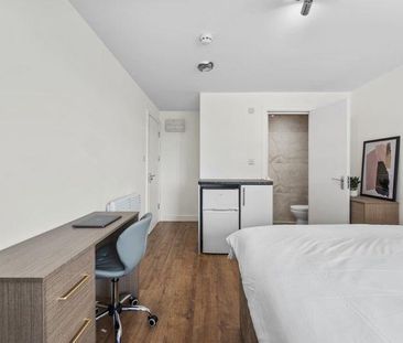 1 bedroom in a house share to rent - Photo 2