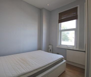 3 bedroom flat to rent - Photo 2
