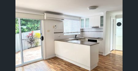 Modern Townhouse Backing onto Nature Reserve & Walk to Beaches - Photo 3