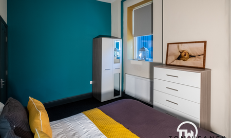 Lower Flat, Jubilee House Room 2 - Photo 2