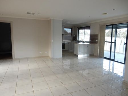 23 Montclair Avenue, West Wodonga - Photo 2