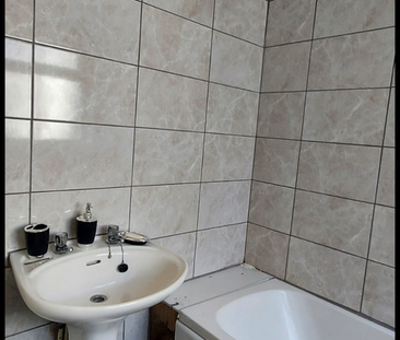1 bedroom in a house share to rent - Photo 6