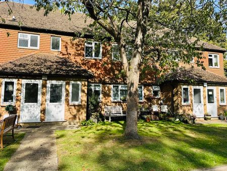 Axwood, Epsom - Photo 5