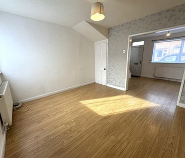 3 Bedroom Terraced To Let - Photo 3
