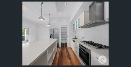 IDEAL FAMILY HOME IN IDEAL LOCATION - Photo 5