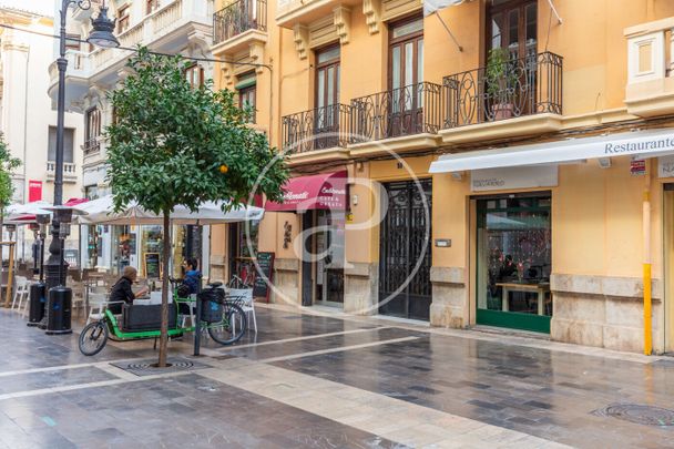 Flat for rent in Plaza del Ayuntamiento - Photo 1