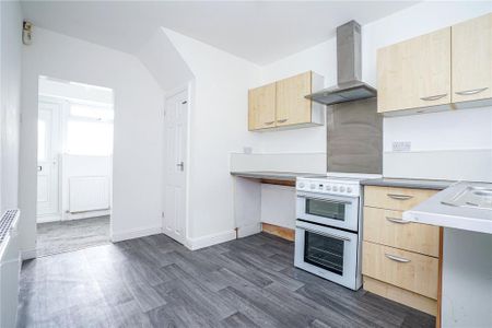 3 bedroom semi-detached house to rent - Photo 4