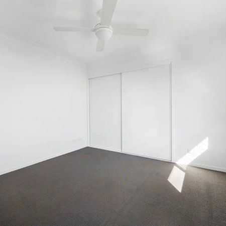 Modern 1-Bedroom Duplex - Comfort, Convenience & Low-Maintenance Living - Photo 2