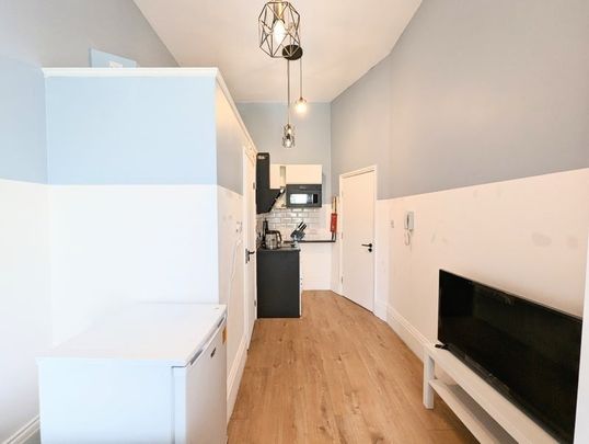 Studio Flat, Kensington Gardens Square, W2 - Photo 1