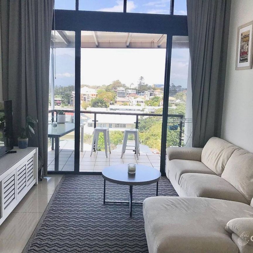 Spacious Top-Floor 3-Bedroom Unit with Private Spa & Water Views - Photo 1