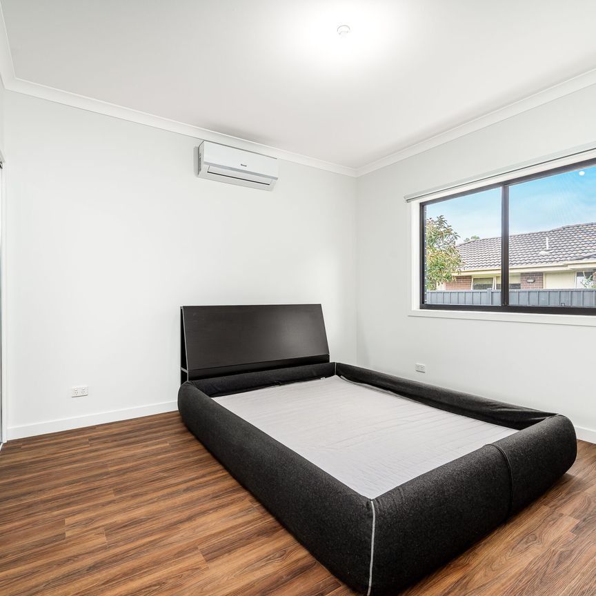 Private Suite – Fully Furnished in rooming house - Photo 1