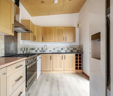 4 bedroom detached house to rent - Photo 1