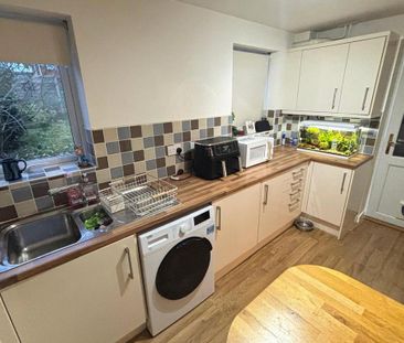 2 bedroom semi-detached house to rent - Photo 4