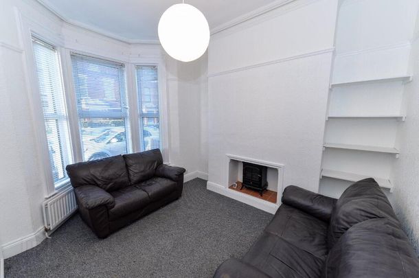 30 Haypark Avenue, Belfast, BT7 3FE - Photo 1