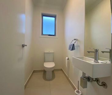 PREMIUM FAMILY LIVING IN ROCHEDALE! - Photo 6