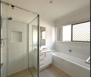 AIR-CON ** MEDIA ROOM ** CEILING FANS ** STUDY NOOK ** QUIET LIVING - Photo 5