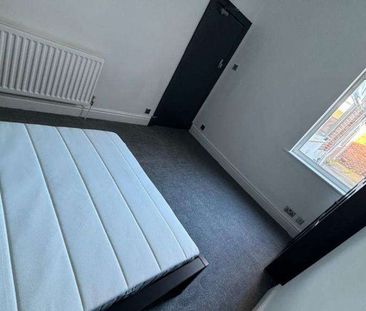 Newly Refurbished HMO! Room 4 - Photo 2