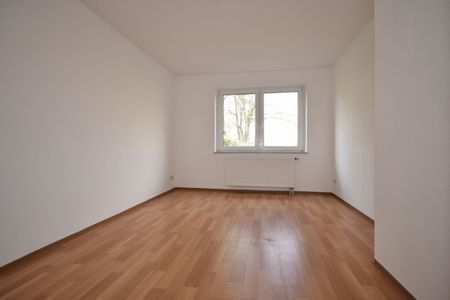 3 Zimmer • verglaster Balkon • Hochparterre • Tageslichtbad mit Wanne • grüner Hausgarten • TOP ! - Photo 3