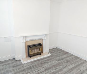 2 bedroom Semi-detached house to rent - Photo 6