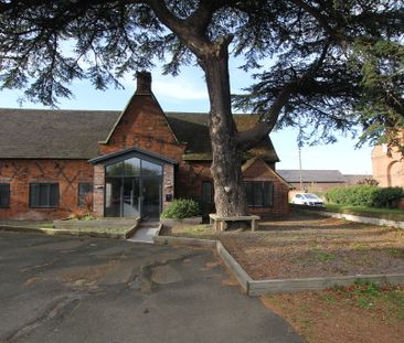 3 Bedroom Detached House, Chester - Photo 2