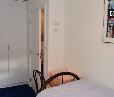 Room to rent in 4-bedroom house in Balgriffin, Dublin - Photo 4