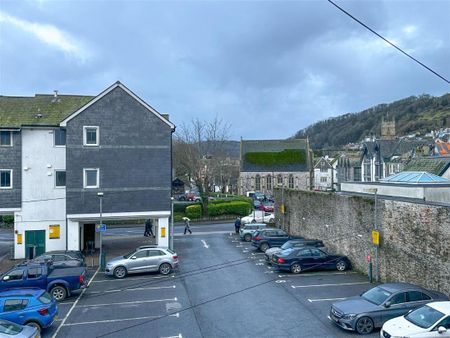 Broadstone, Dartmouth - Photo 5